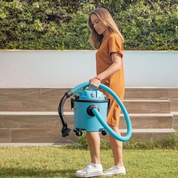 A01_EU01_100012-Imagen-6 Imagen 6 Aspirador de sólidos y líquidos Conga Rockstar Wet & Dry Compact Garden Plus con 1200 W de potencia, 16 L de capacidad y función de soplado para jardín y hogar.