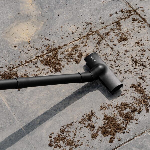 A01_EU01_100012-Imagen-7 Imagen 7 Aspirador de sólidos y líquidos Conga Rockstar Wet & Dry Compact Garden Plus con 1200 W de potencia, 16 L de capacidad y función de soplado para jardín y hogar.