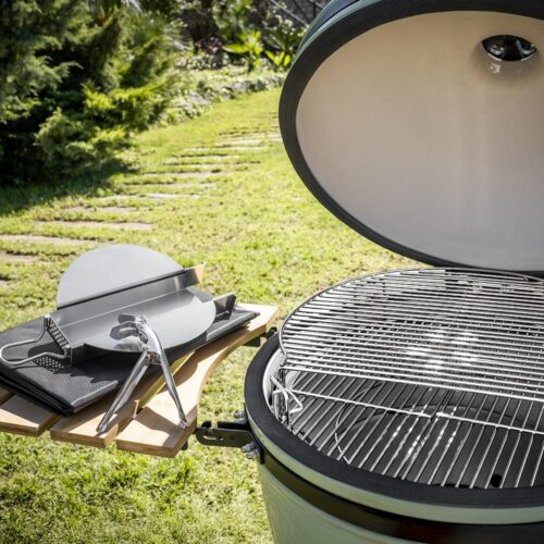 Imagen 2 Pack de accesorios DragonPack 6000 M para barbacoa kamado DragonFire 6600. Incluye pinzas, cubierta protectora y atizador para un manejo y cuidado óptimo.