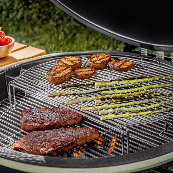 Imagen 4 Pack de accesorios DragonPack 6000 M para barbacoa kamado DragonFire 6600. Incluye pinzas, cubierta protectora y atizador para un manejo y cuidado óptimo.