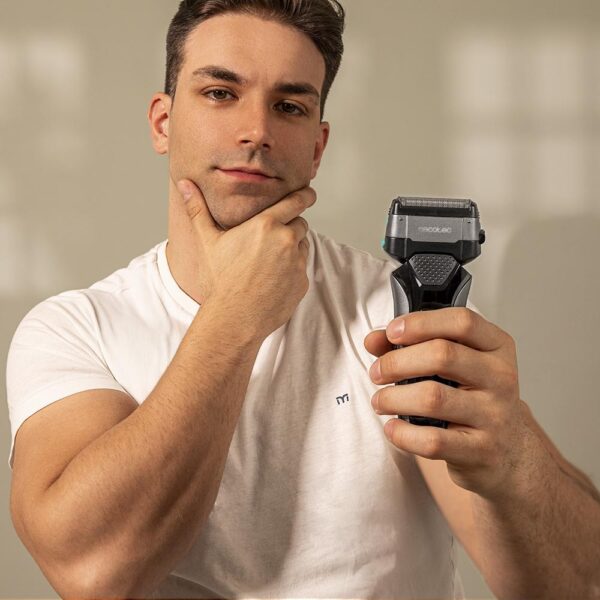 Imagen 4 Afeitadora laminar CECOTEC PrecisionCare x-Trimm Triple. Equipada con 3 cuchillas de acero inoxidable, 60 min de autonomía y resistencia al agua IPX6.