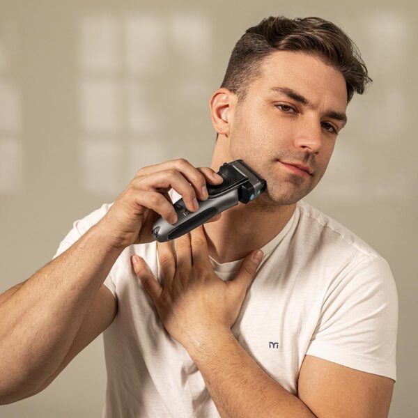Imagen 7 Afeitadora laminar CECOTEC PrecisionCare x-Trimm Triple. Equipada con 3 cuchillas de acero inoxidable, 60 min de autonomía y resistencia al agua IPX6.