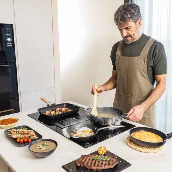 Imagen 7 Placa de inducción Cecotec con campana integrada de 7400W. Incluye sistema TotalFlex, succión de 630m3/h, 15 niveles de potencia y clasificación energética Clase A.