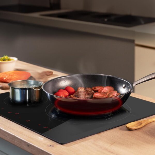 A01_EU01_100142-Imagen-7 Imagen 7 Optimiza tu cocina con la placa Cecotec Bolero Squad I 3600. 3 zonas, 7400W de potencia, control táctil invisible y función KeepWarm para resultados profesionales.