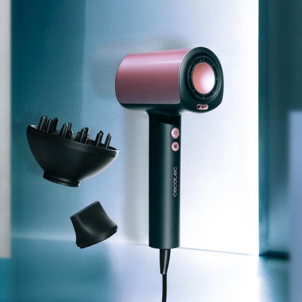 Imagen 3 Secador de pelo brushless Cecotec DryGlam Nano Plasma de 1600W y 110.000 RPM. Tecnología de plasma para un cabello brillante y sin frizz en un diseño compacto.