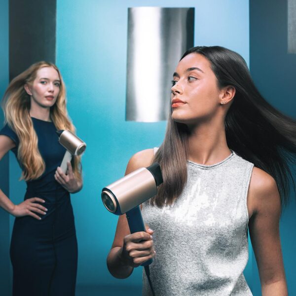 Imagen 7 Secador de pelo brushless Cecotec DryGlam Nano Plasma de 1600W y 110.000 RPM. Tecnología de plasma para un cabello brillante y sin frizz en un diseño compacto.