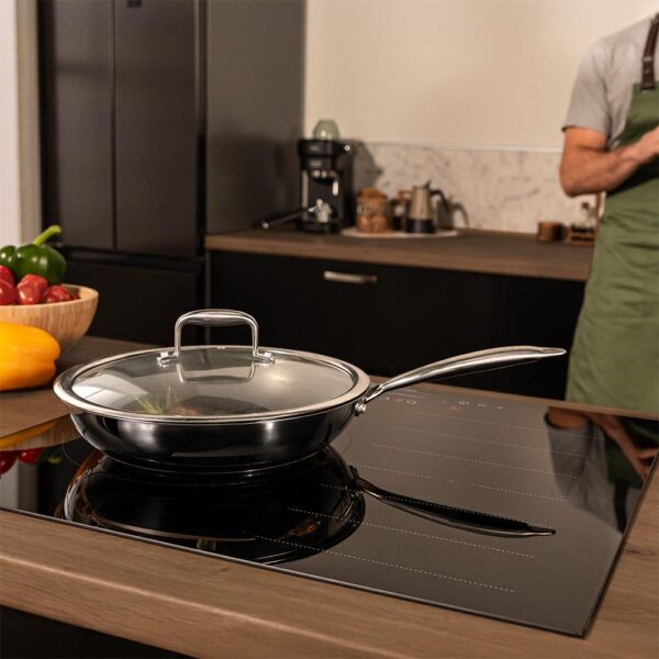 Imagen 7 Placa de inducción Bolero Squad I 3001 Fullflex de 6600 W. Cuenta con zona flexible, 9 niveles de potencia, control Touch Slider y función Booster rápida.