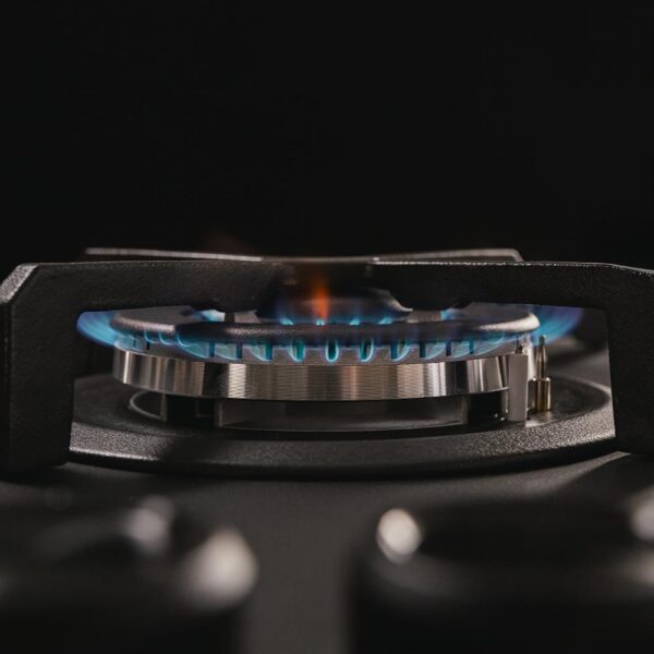 Imagen 8 Placa de gas Bolero Squad G 1400S Nano Glass de Cecotec con 4 fuegos, superficie de cristal templado, mandos integrados y sistema de seguridad FlameFail.