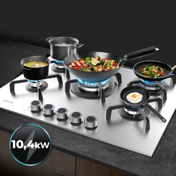 Imagen 8 Placa de gas de 5 fuegos con quemador de triple llama, superficie de acero inoxidable, parrillas de hierro fundido y autoencendido para una cocina profesional.