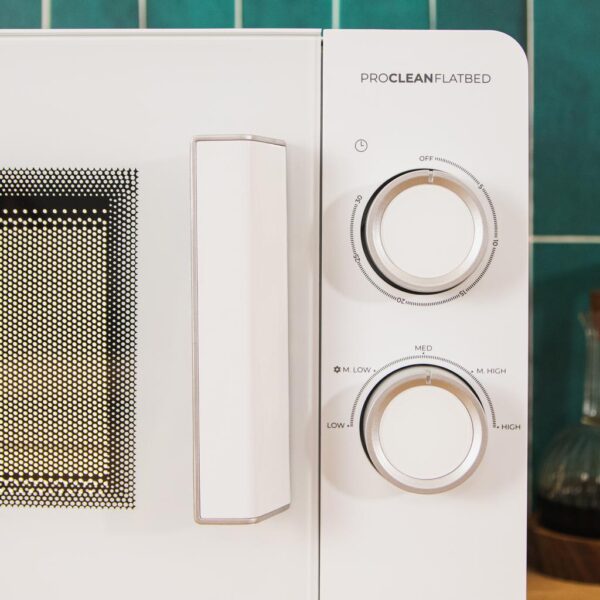 Imagen 6 Microondas Proclean 3020 Flatbed de 20 litros y 700 W. Diseño sin plato giratorio para maximizar el espacio interior y facilitar la limpieza en cada uso.