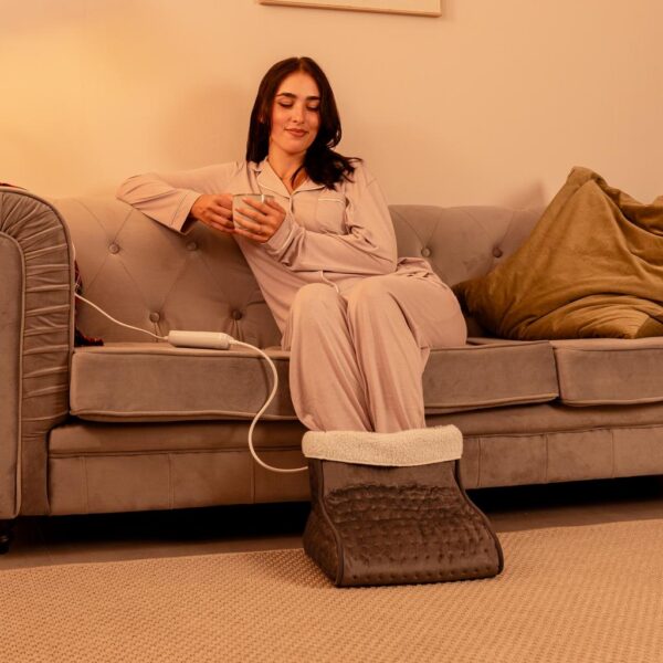 Imagen 2 Manta eléctrica térmica HeatConfort de 200x180 cm en color coral. Cuenta con 9 niveles de temperatura ajustables y sistema de apagado automático seguro.