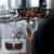 Imagen 3 Cafetera espresso barista Baristeo Classic de Cecotec. Con 20 bares de presión, sistema Thermoblock y manómetro para un café profesional de máxima calidad.