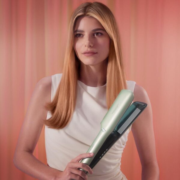 A01_EU01_100989-Imagen-6 Imagen 6 Protege tu cabello con RitualCare Air Lisse Champagne. Plancha con aire, tecnología iónica, queratina y aceite de argán para un alisado brillante y saludable.