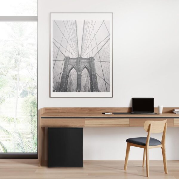 Imagen 8 Nevera mini bar CoolMarket BC SD 47 Black de 44L. Sistema termoeléctrico silencioso de 35 dB, luz LED interior y control mecánico en un elegante diseño negro.