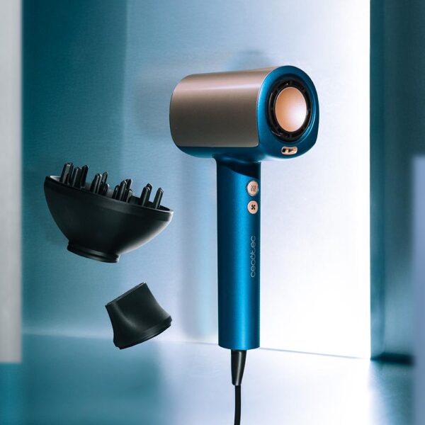 Imagen 4 Secador Cecotec DryGlam Nano Plasma Blue con motor brushless de 110.000 RPM y 1600 W. Tecnología de plasma para un cabello brillante, sin encrespamiento y sano.