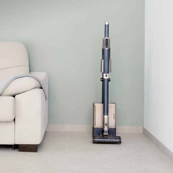 Imagen 5 Aspirador vertical Cecotec Scoba 2100 Station con base de autovaciado, motor Digital Brushless de 210 W, 20 kPa y 40 minutos de autonomía para una limpieza total.
