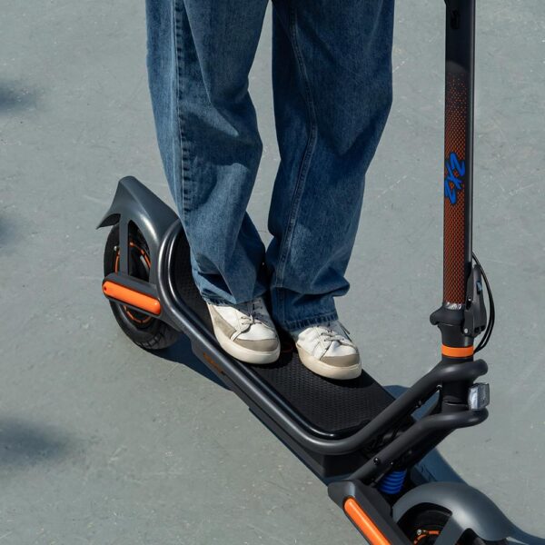 Imagen 7 Patinete eléctrico Bongo GS75 2x2 XXL Connected con doble motor de 2400 W, autonomía de 75 km y ruedas off-road de 11 pulgadas. Máxima potencia y control.