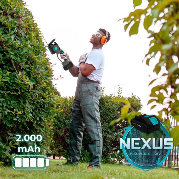 Imagen 5 Cortasetos de mano 2en1 Cecotec TitaniumSword 2120 Hand XL. Motor Brushless, batería 21V y cuchillas de titanio con dos accesorios de corte precisos.