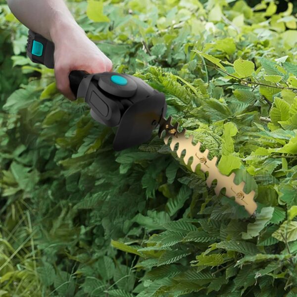 Imagen 7 Cortasetos de mano 2en1 Cecotec TitaniumSword 2120 Hand XL. Motor Brushless, batería 21V y cuchillas de titanio con dos accesorios de corte precisos.