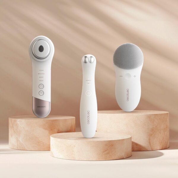 Imagen 4 Kit de belleza FaceCare SkinRoutine de Cecotec con limpiador facial, masajeador de fototerapia, dispositivo antiojeras y accesorios para una rutina completa.