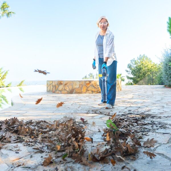 A01_EU01_102507-Imagen-5 Imagen 5 Soplador ultraligero Cecotec AirForce 2500 Agile con batería de 21V. Alcanza hasta 241 km/h con velocidad regulable e incluye accesorios para inflado.