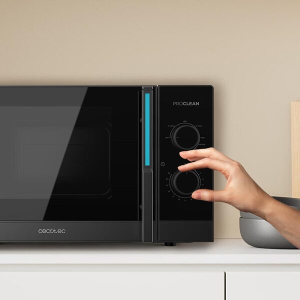 Imagen 5 Microondas mecánico Cecotec ProClean 4120 de 23 litros. Cuenta con 800 W de potencia, grill halógeno de 1000 W y revestimiento interior Ready2Clean.