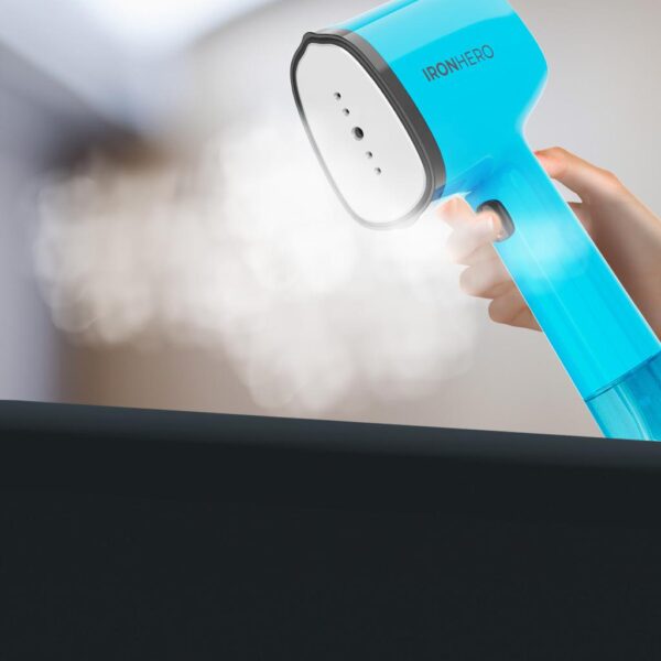 Imagen 7 Plancha vertical IronHero V-1500 Essential Blue de 1500 W con suela cerámica. Lista en 30 segundos, compacta y perfecta para viajes. Incluye cepillo de silicona.