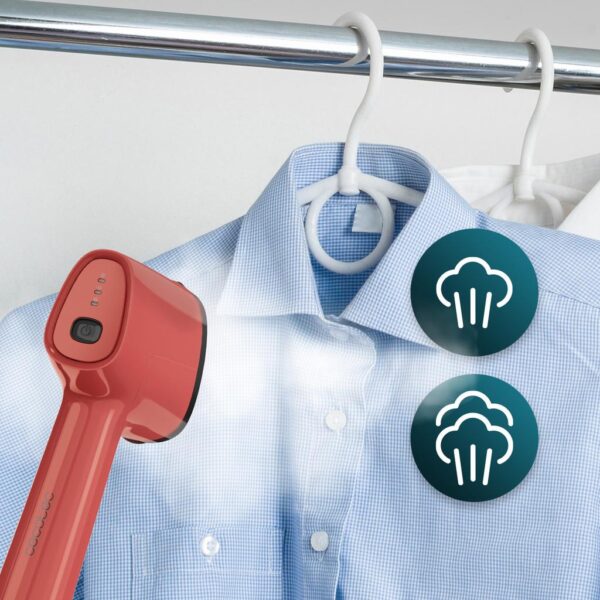 A01_EU01_104316-Imagen-6 Imagen 6 Plancha vertical IronHero V-1500 Essential Red de 1500 W con suela cerámica. Calentamiento en 30 segundos, diseño ligero para viajes y accesorio quitapelusas.