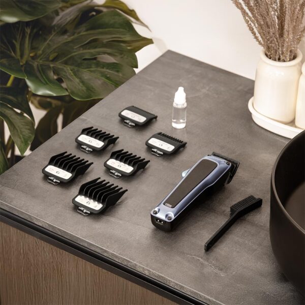 A01_EU01_104488-Imagen-5 Imagen 5 Recortadora profesional Cecotec PrecisionCare Expert Diamond Pro con motor brushless de 7200 rpm y cuchilla DLC de diamante negro para un acabado impecable.