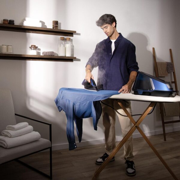 Imagen 7 Centro de planchado Cecotec H-3000 Station Geyser de 3000 W con 600 g/min de golpe de vapor, suela cerámica Turbo Slide y pantalla táctil para resultados profesionales.