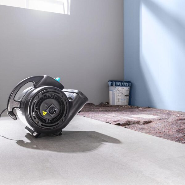 A01_EU01_106745-Imagen-8 Imagen 8 Soplador de aire industrial Cecotec BlowIndustry 2000 FlowFloor con 200W, 1400 RPM y 3 velocidades. Ideal para ventilación y secado rápido de superficies.