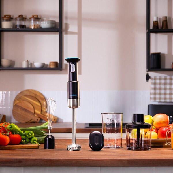 Imagen 3 Batidora de mano inalámbrica Cecotec BlendGo Hand con batería recargable, cuchillas de titanio y gran autonomía para cocinar sin cables con total libertad.