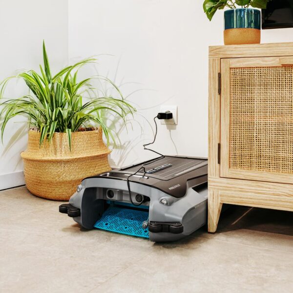 Imagen 8 Descubre el robot limpiapiscinas de superficie Conga Pooldroid AquaSkater de Cecotec. Mantén el agua libre de hojas e insectos de forma automática.