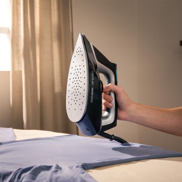 Imagen 6 Centro de planchado IronHero H-2800 Station de 2800 W. Vapor continuo de 135 g/min, suela Turbo Slide y sistema antical Cyclo Clean para resultados impecables.