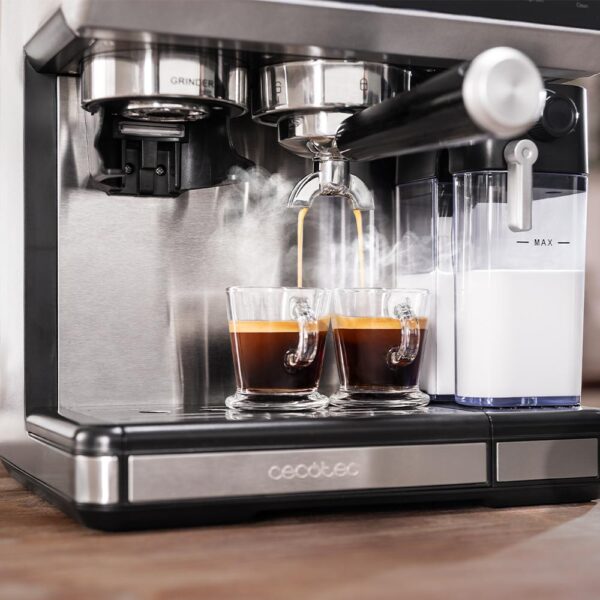 Imagen 8 Cafetera espresso de 20 bares con molinillo integrado y depósito de leche. Tecnología Thermoblock para un calentamiento rápido y manómetro de control profesional.
