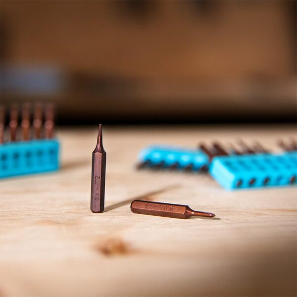 Imagen 5 Kit de destornillador manual de precisión Cecotec PrecissionGyro 100 Set. Incluye múltiples puntas de acero para reparación de dispositivos electrónicos.