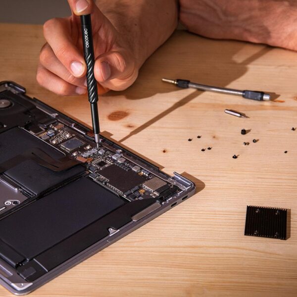 Imagen 5 Kit destornillador manual de precisión PrecissionGyro 300 Infinity de CECOTEC. Ideal para reparar dispositivos electrónicos con múltiples puntas magnéticas.