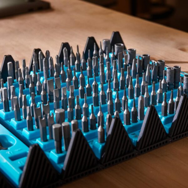 Imagen 6 Kit destornillador manual de precisión PrecissionGyro 300 Infinity de CECOTEC. Ideal para reparar dispositivos electrónicos con múltiples puntas magnéticas.