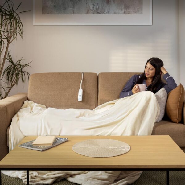 Imagen 6 Manta eléctrica Cecotec HeatConfort Calma de 160x130 cm. Proporciona calor uniforme, textura suave y protección contra sobrecalentamiento para el invierno.